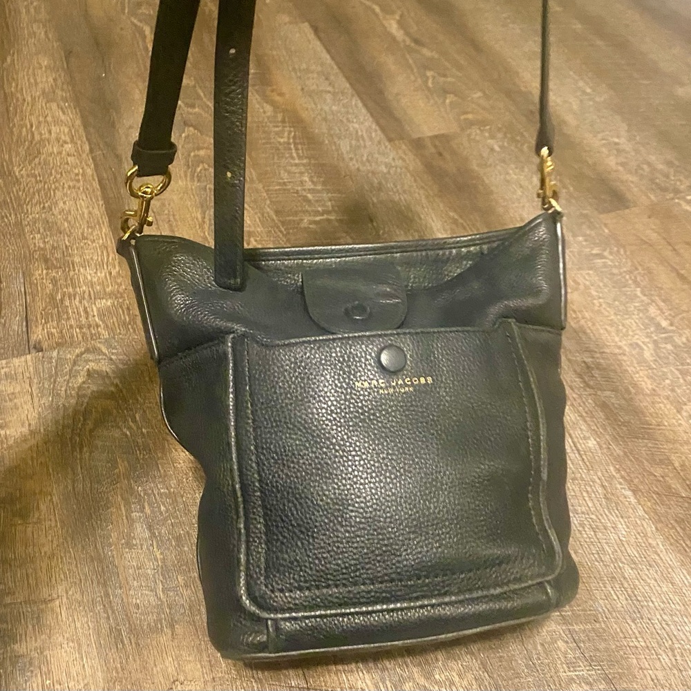 MARC JACOBS NEW YORK LEATHER BLACK CROSSBODY SHOULDER BAG J139